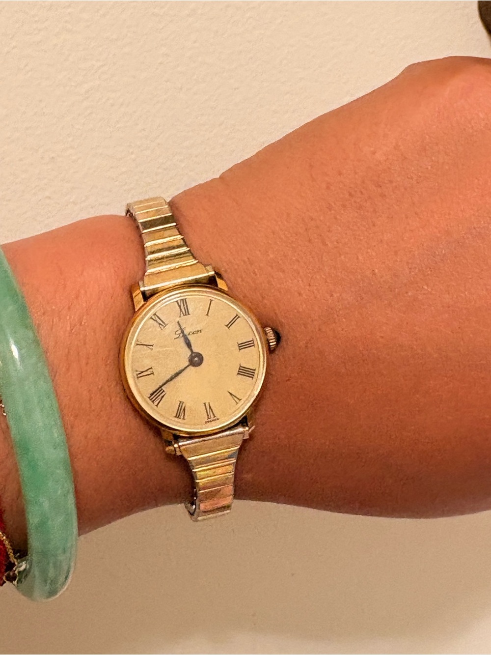 Classic Women's Gold-Tone Wristwatch